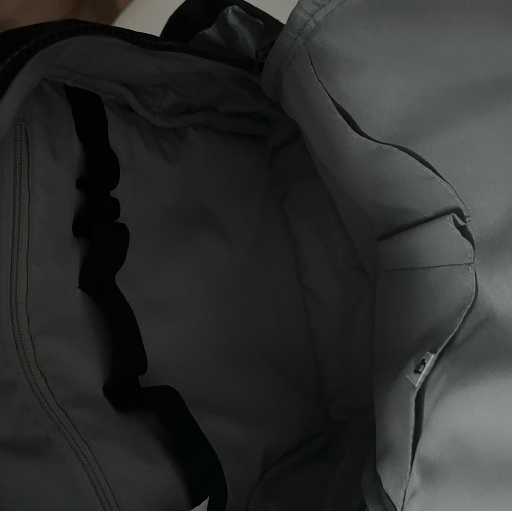 Baggallini Backpack -Sample - Picture 3 of 3